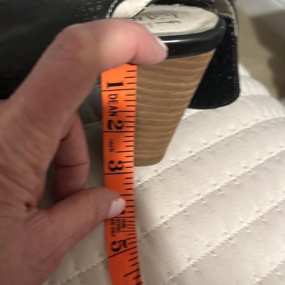 L’Artiste heeled sandals …. So comfortable - Picture 6 of 7